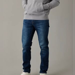 Men's American Eagle Slim Striaght Blue Jean. Size 32x32.